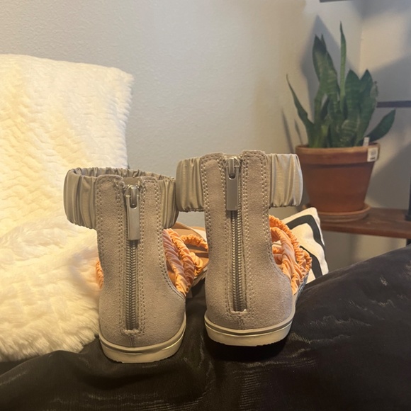 Sorel Sandals NWOT Best Fits size 8! - Picture 3 of 4